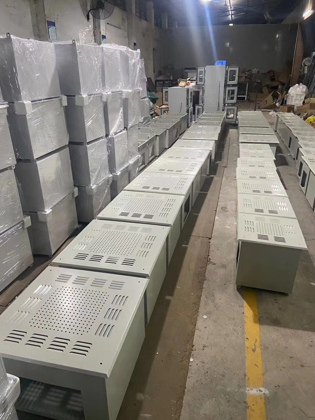 頂送風高效（xiào）送風口和側送風高效送風口有什麽區別?