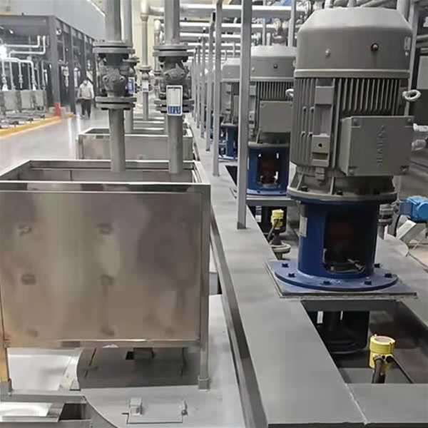 側入式（shì）攪拌器安裝現場